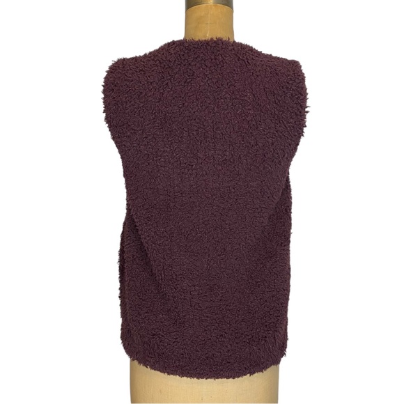 Wilfred (Aritzia) Chatou Faux Fur Vest in Burgundy Size XS - Picture 8 of 12